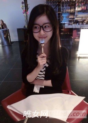 京东CEO刘强东和奶茶妹妹热恋中?相差19岁啊!