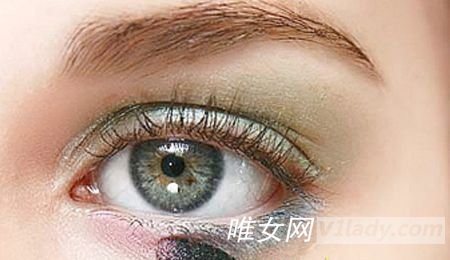 2014浅色眼妆打造方法详细图片讲解