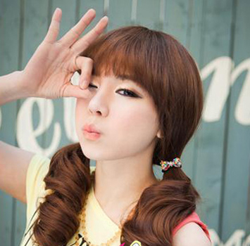 2014年最新流行的韩式轻熟女卷发发型图片
