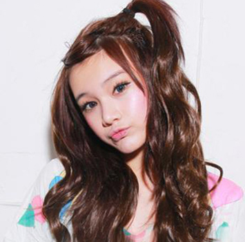 2014年最新流行的韩式轻熟女卷发发型图片