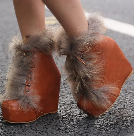 出街温暖潮靴轻松穿搭完美时尚造型