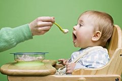 给宝宝添加辅食的时候要注意哪些问题？