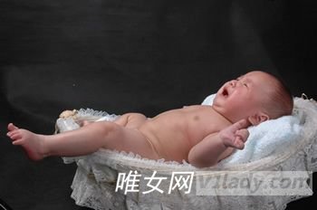 详解婴儿湿疹怎么引起的？宝宝湿疹怎么办？