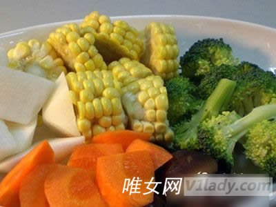 夏季水果减肥食谱之冰镇沙拉