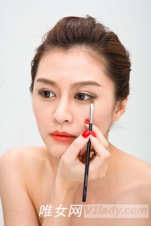 夏天玩水怎么样可以不脱妆？