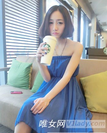 宝蓝色的上衣要怎么搭配比较好看?