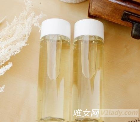 揭秘唯女网小编是怎么样收缩毛孔和去黑头的?